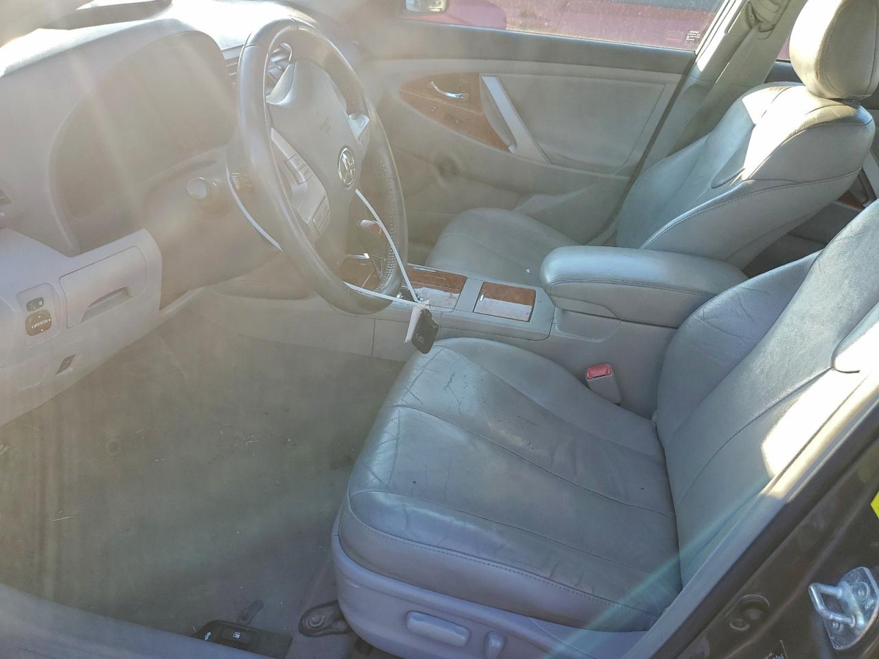 Toyota Camry Se Image 8