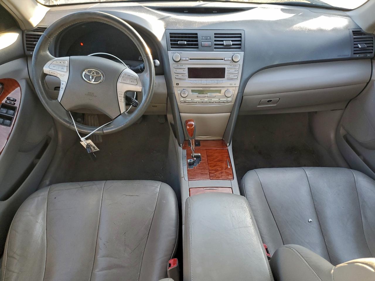 Toyota Camry Se Image 10