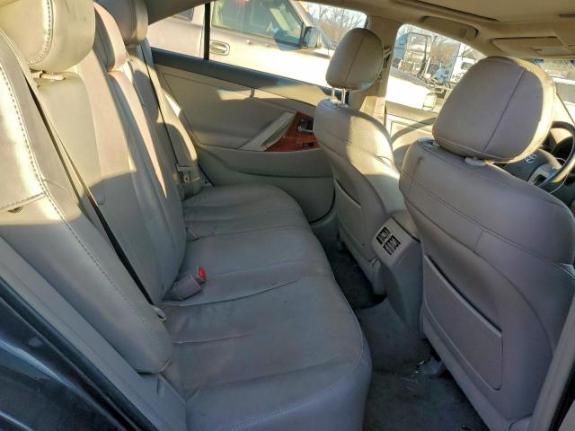 Toyota Camry Se Image 11