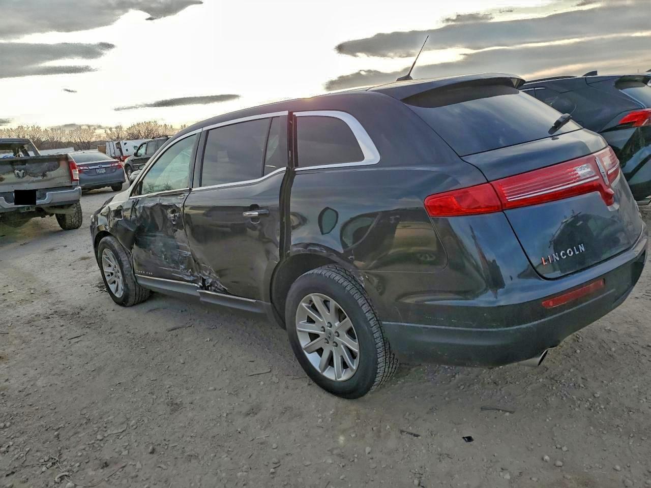 Lincoln MKT Image 7