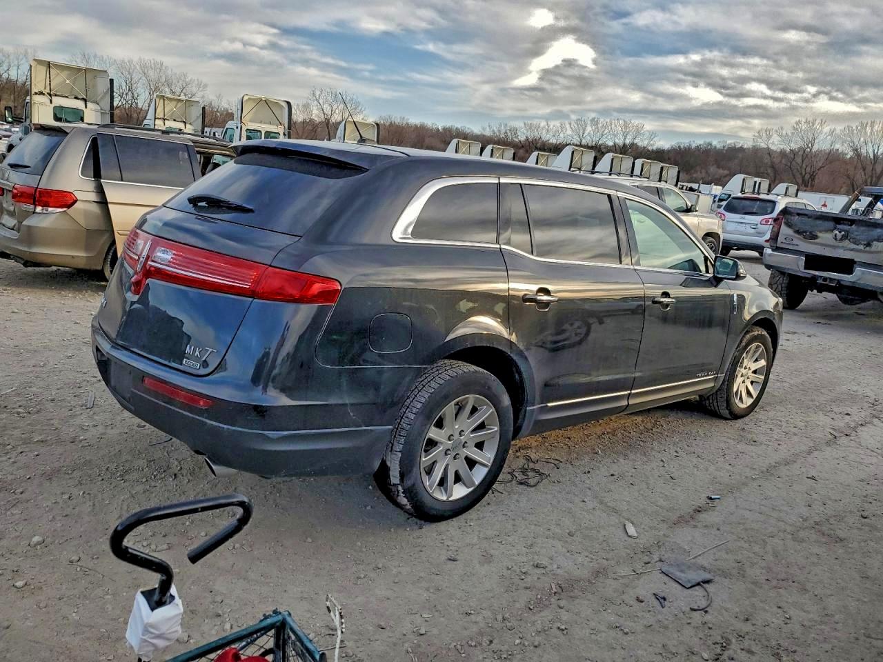 Lincoln MKT Image 6