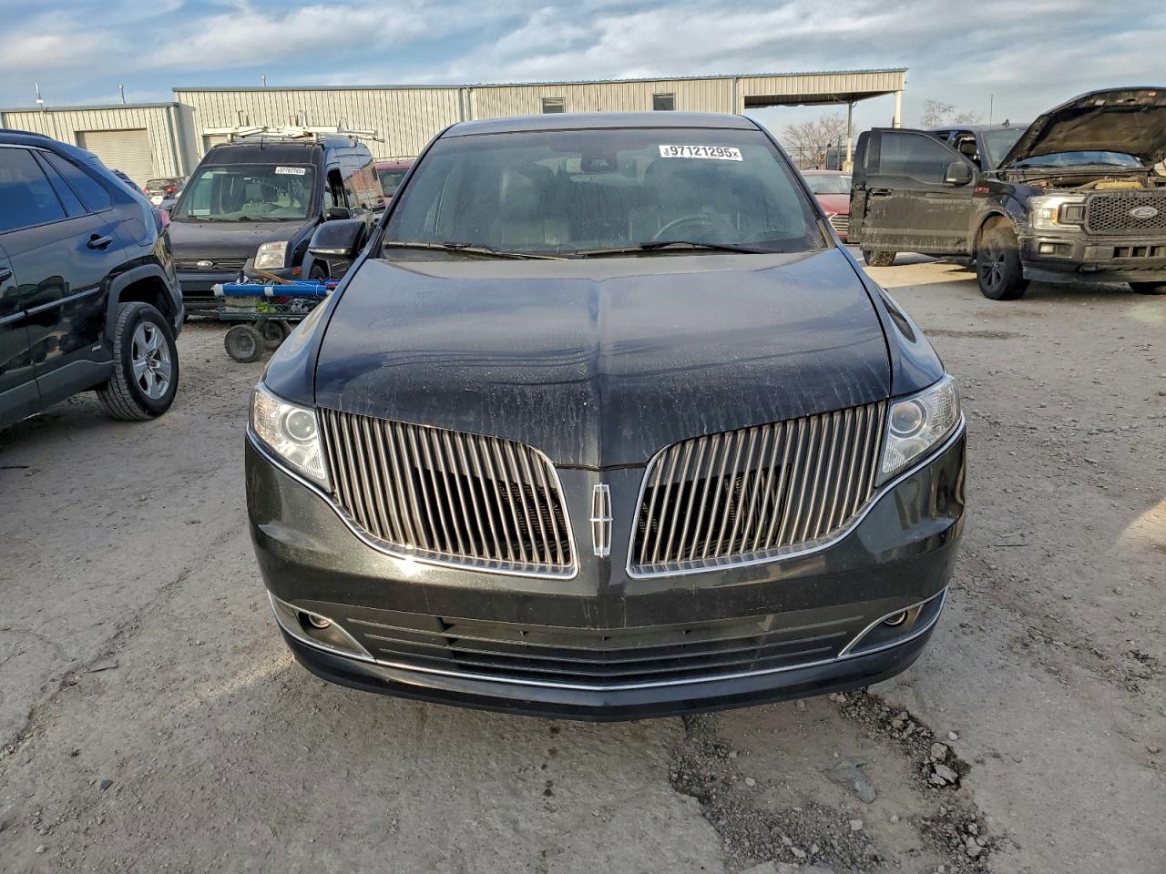 Lincoln MKT Image 8