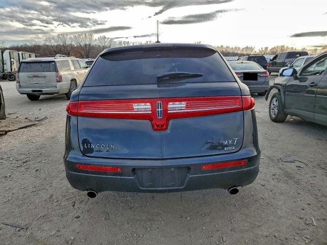 Lincoln MKT Image 12