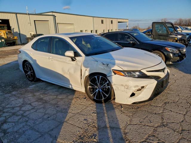 Toyota Camry L Image 3