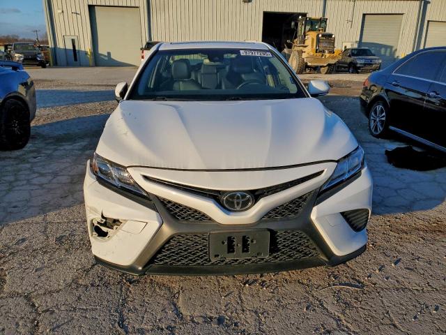 Toyota Camry L Image 8