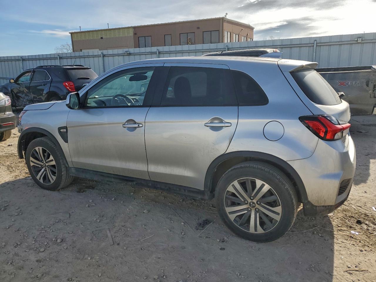 Mitsubishi Outlander Es Image 3