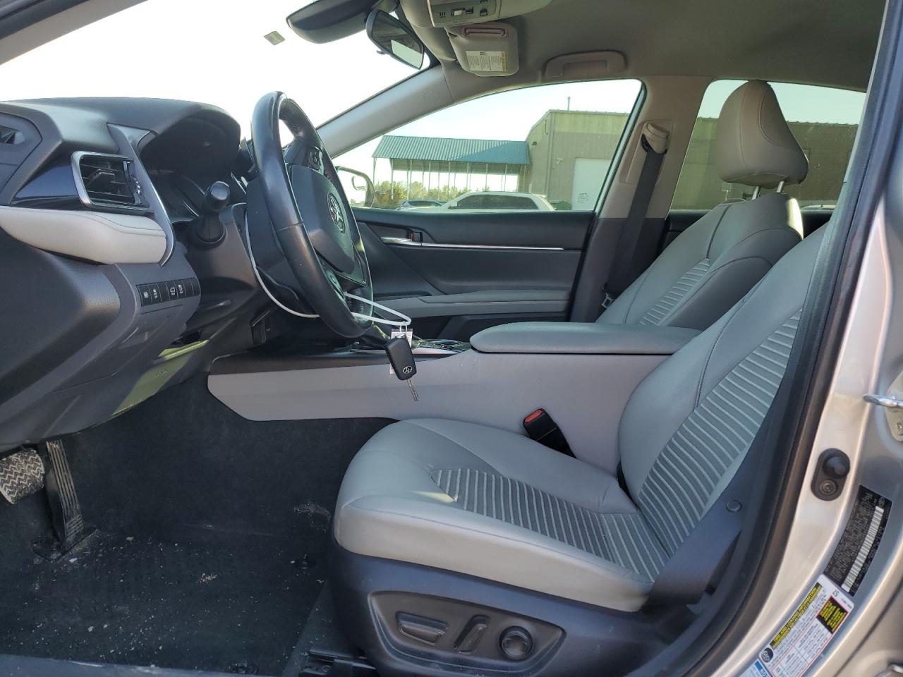 Toyota Camry Se Image 3