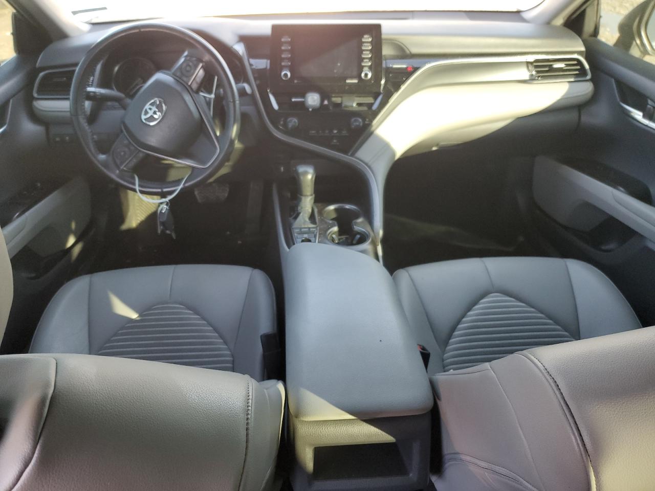 Toyota Camry Se Image 12