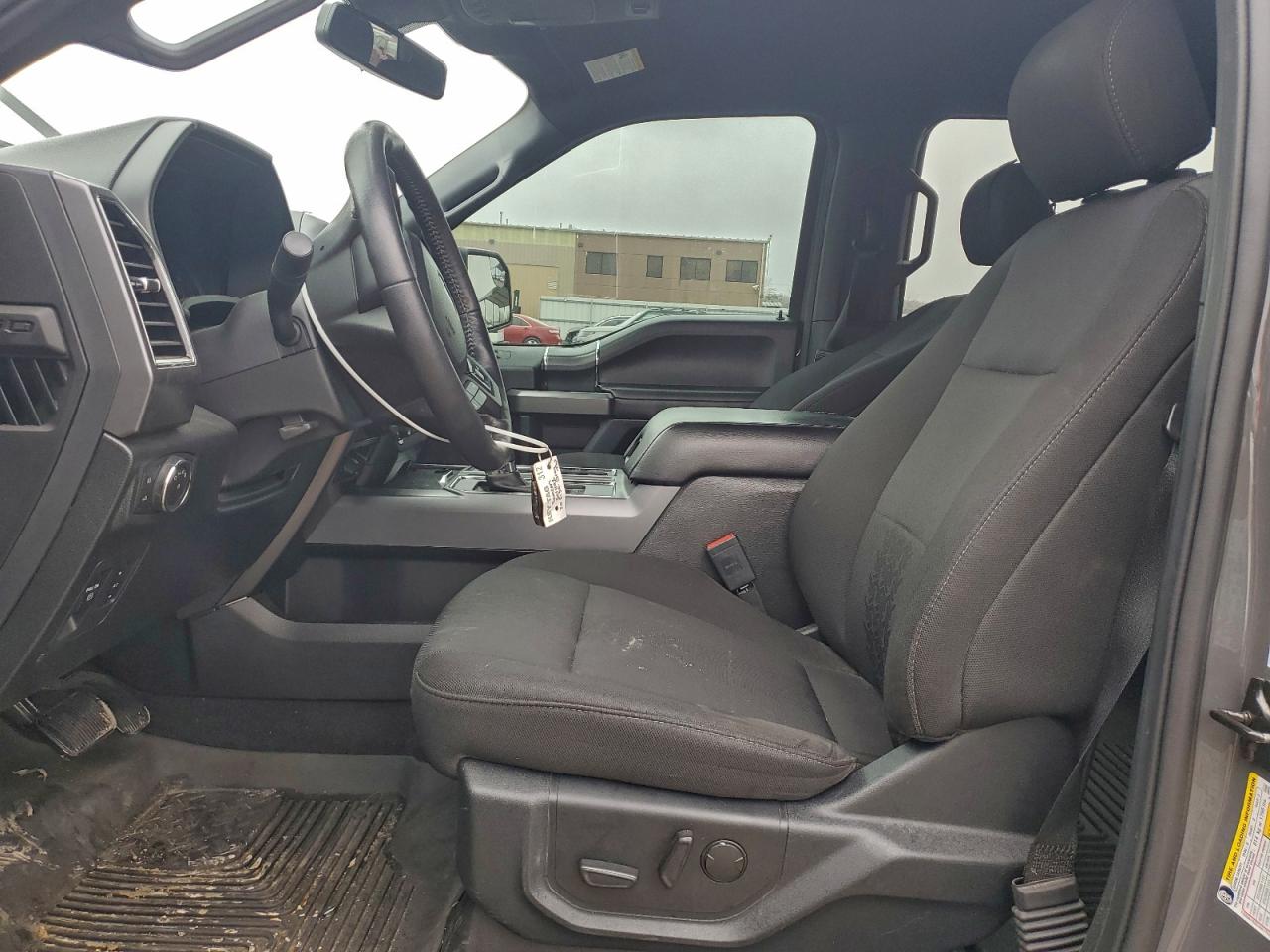 Ford F-150 Supercrew Image 5