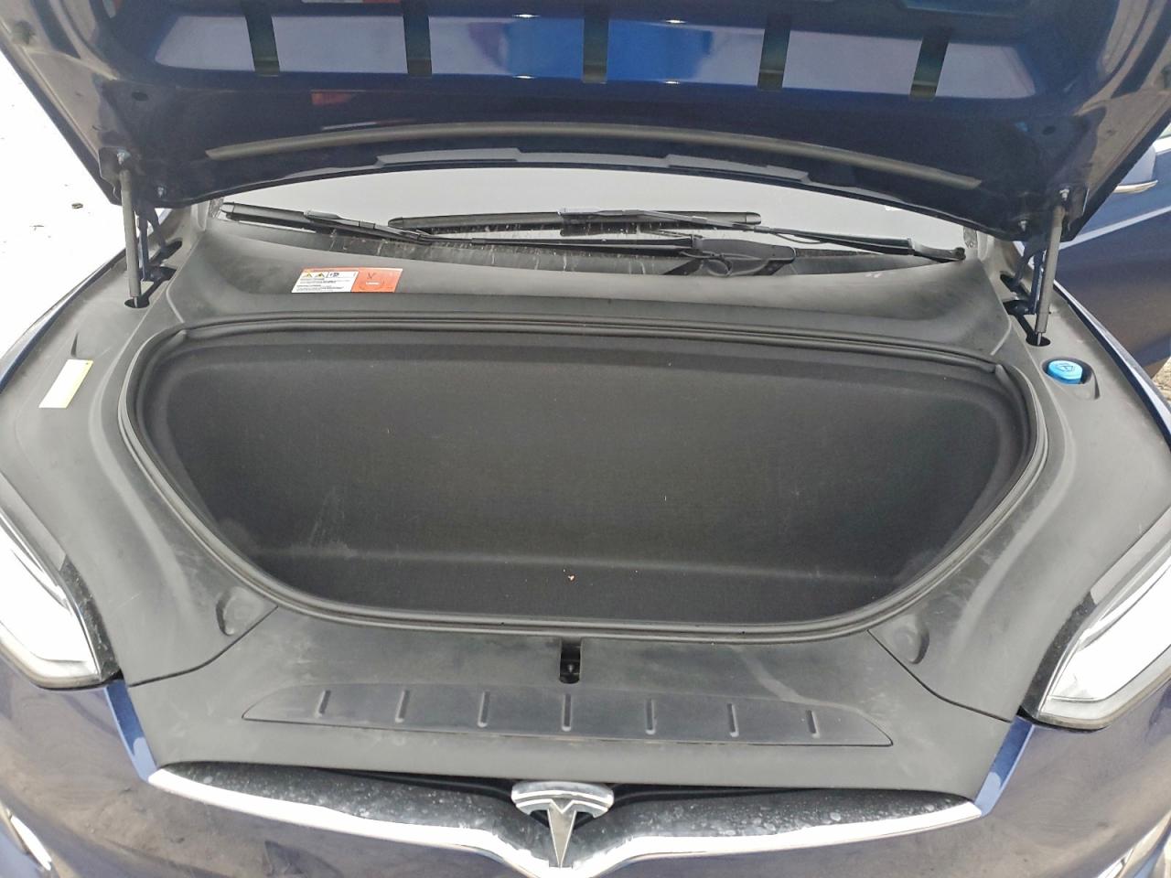 Tesla Model X Image 11