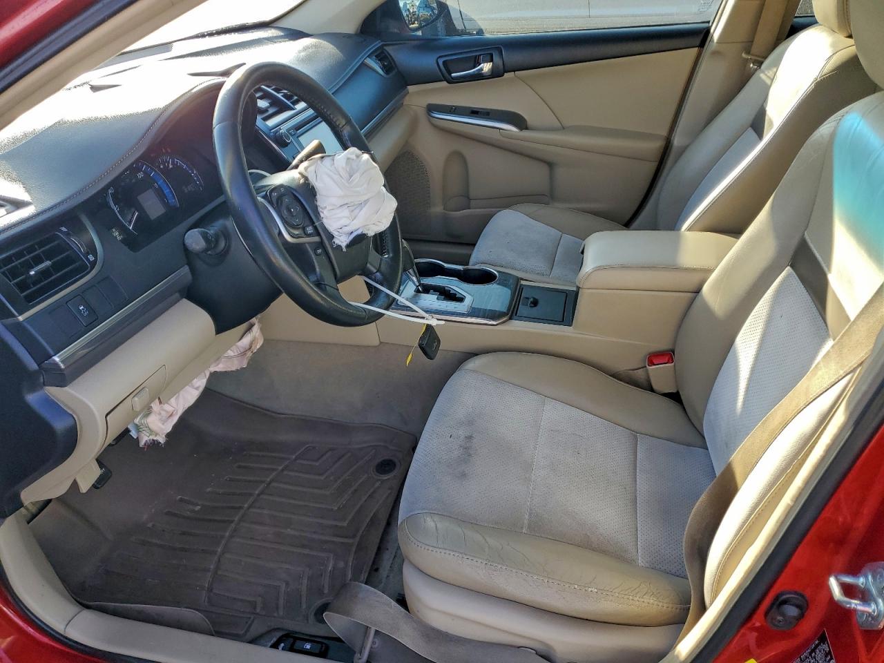 Toyota Camry Hybrid Image 2