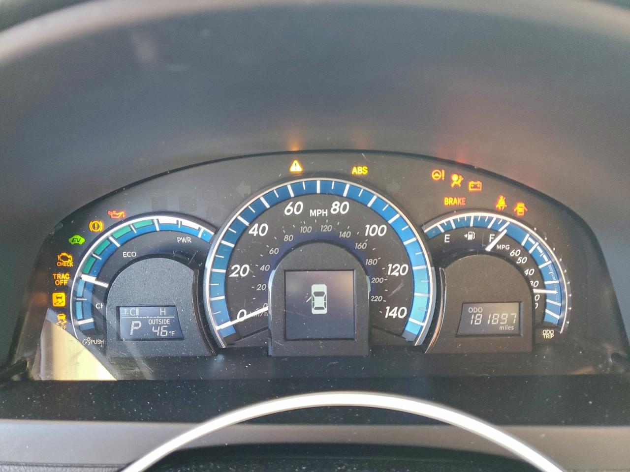 Toyota Camry Hybrid Image 8