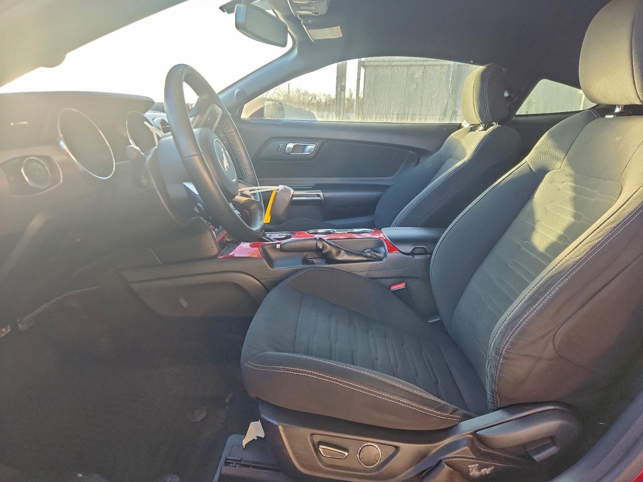 Ford Mustang Image 5