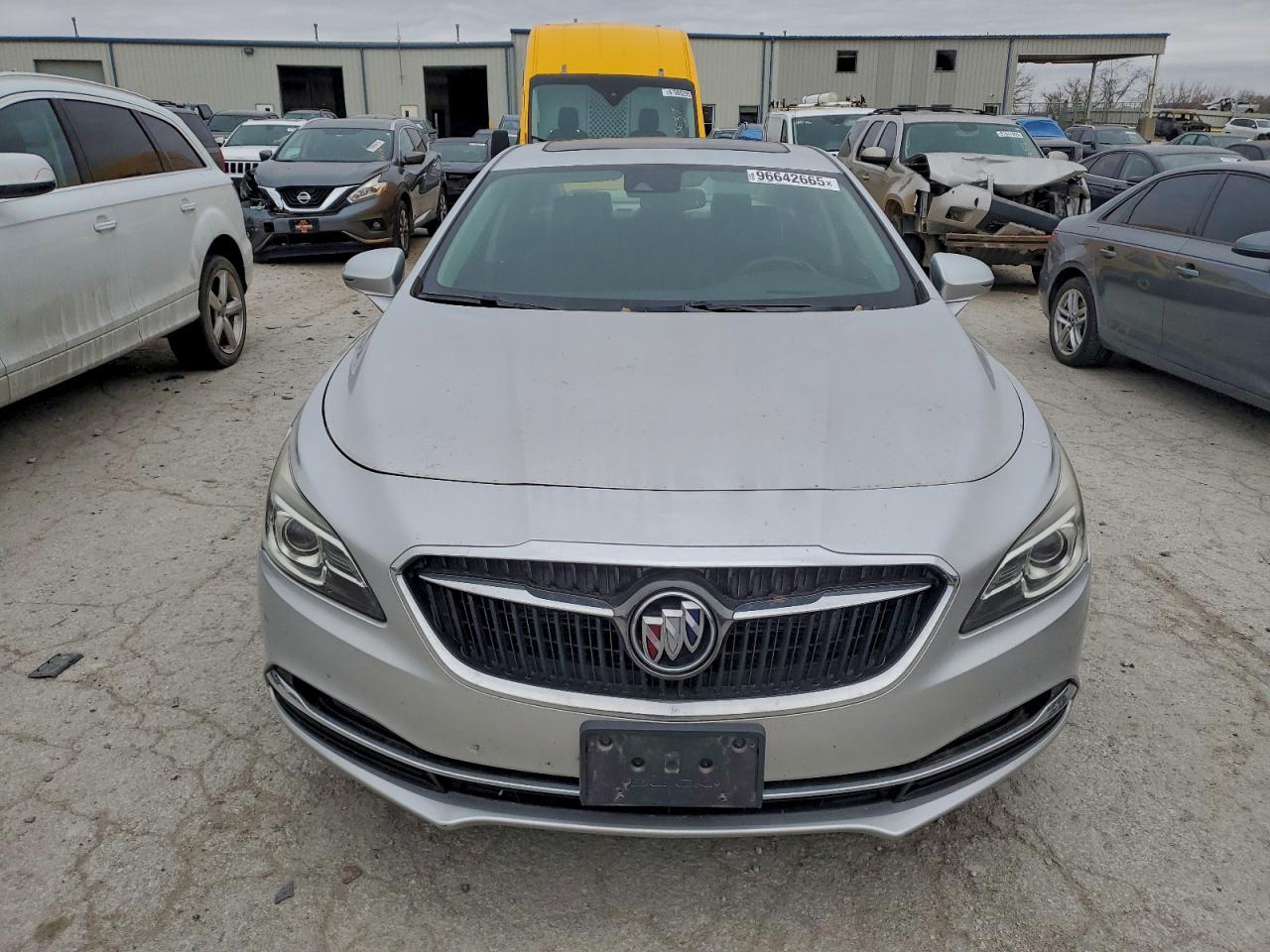 Buick LaCrosse Premium Image 4