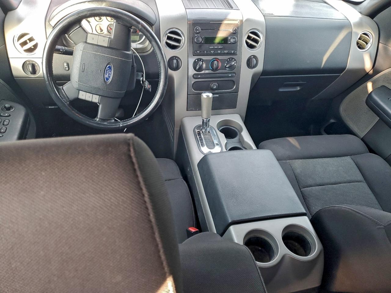 Ford F-150 Supercrew Image 8