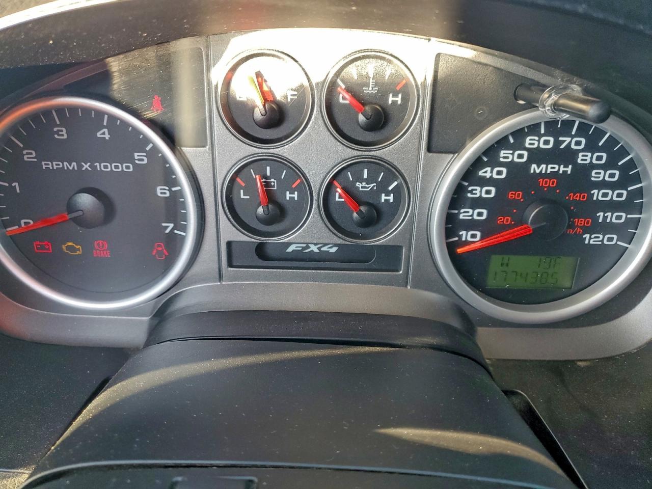 Ford F-150 Supercrew Image 10