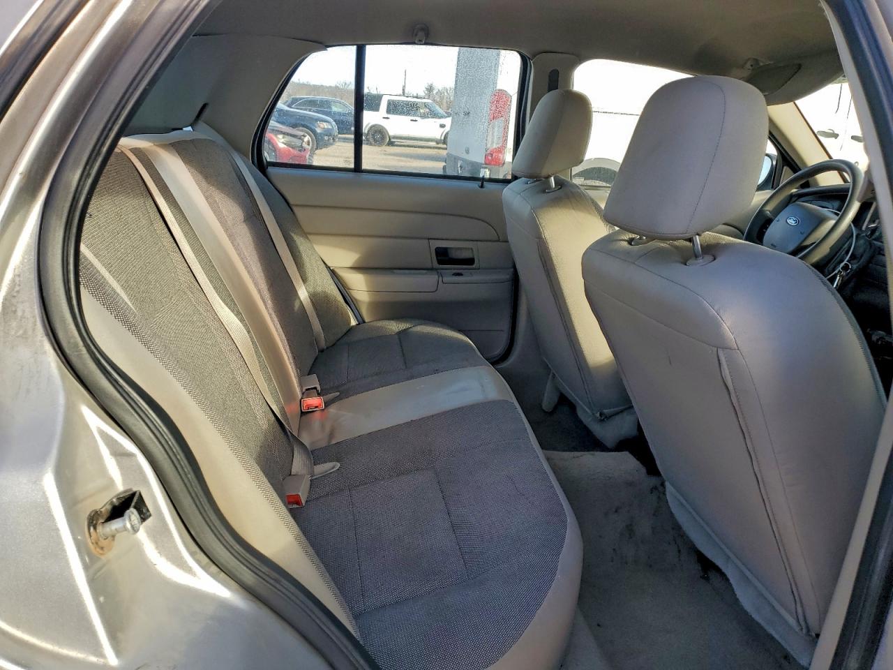 Ford Crown Vic Police Interceptor Image 5