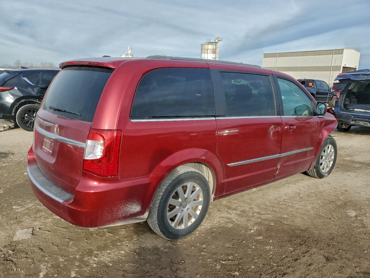 Chrysler Minivan Touring Image 2