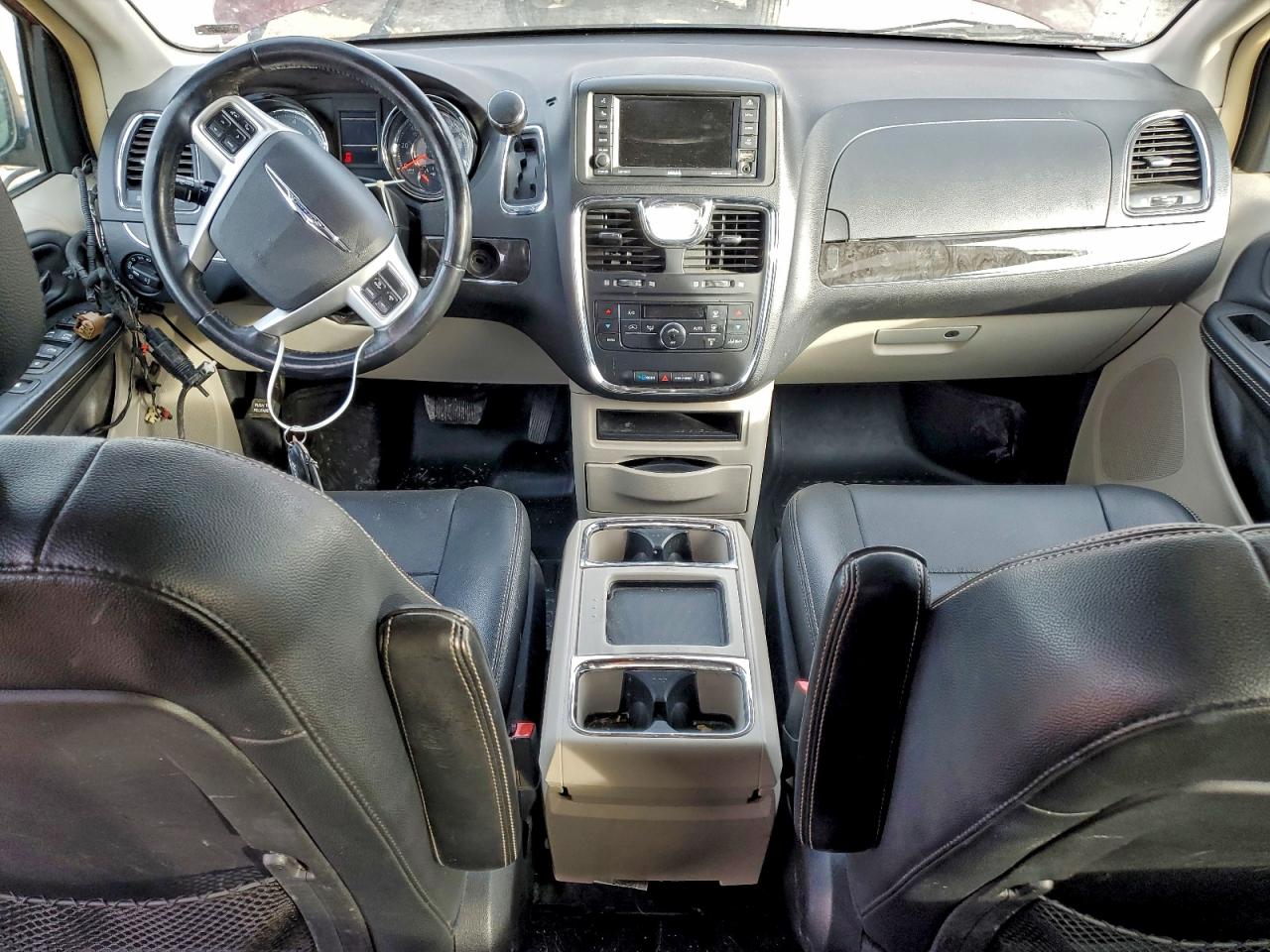 Chrysler Minivan Touring Image 6