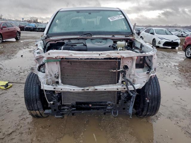 Toyota Tacoma Double Cab Image 3