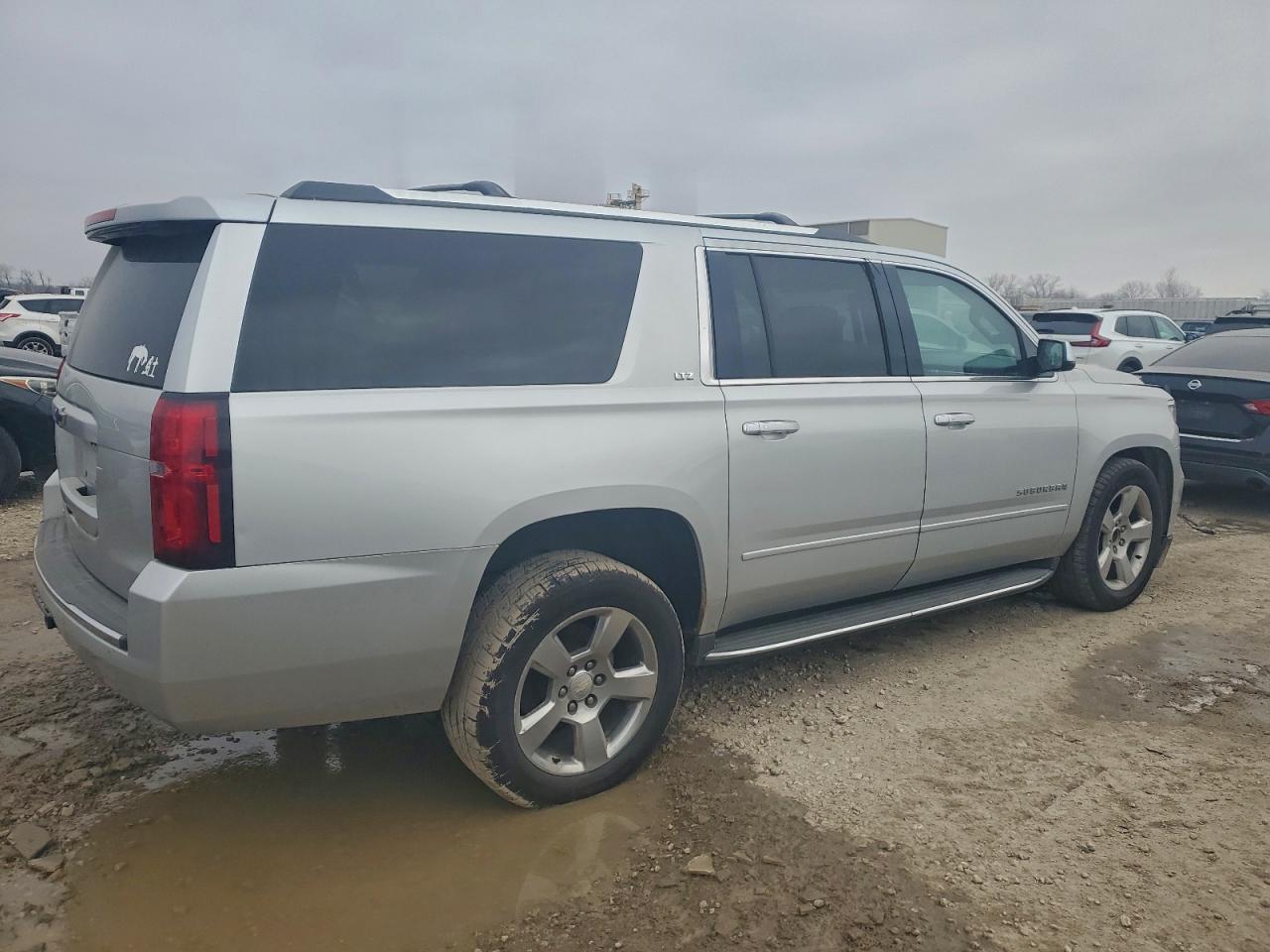 Chevrolet Suburban K1500 Ltz Image 3