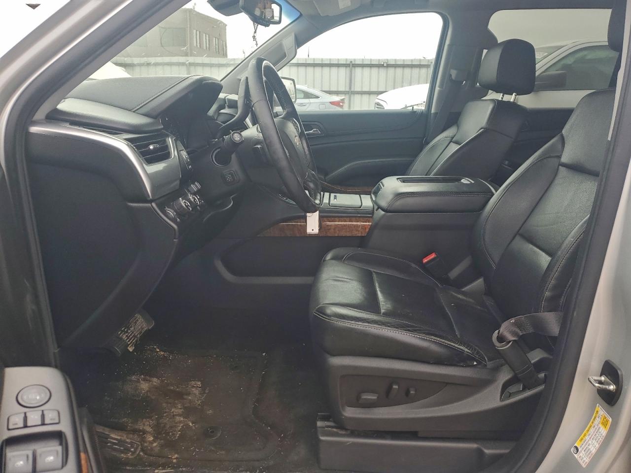 Chevrolet Suburban K1500 Ltz Image 11