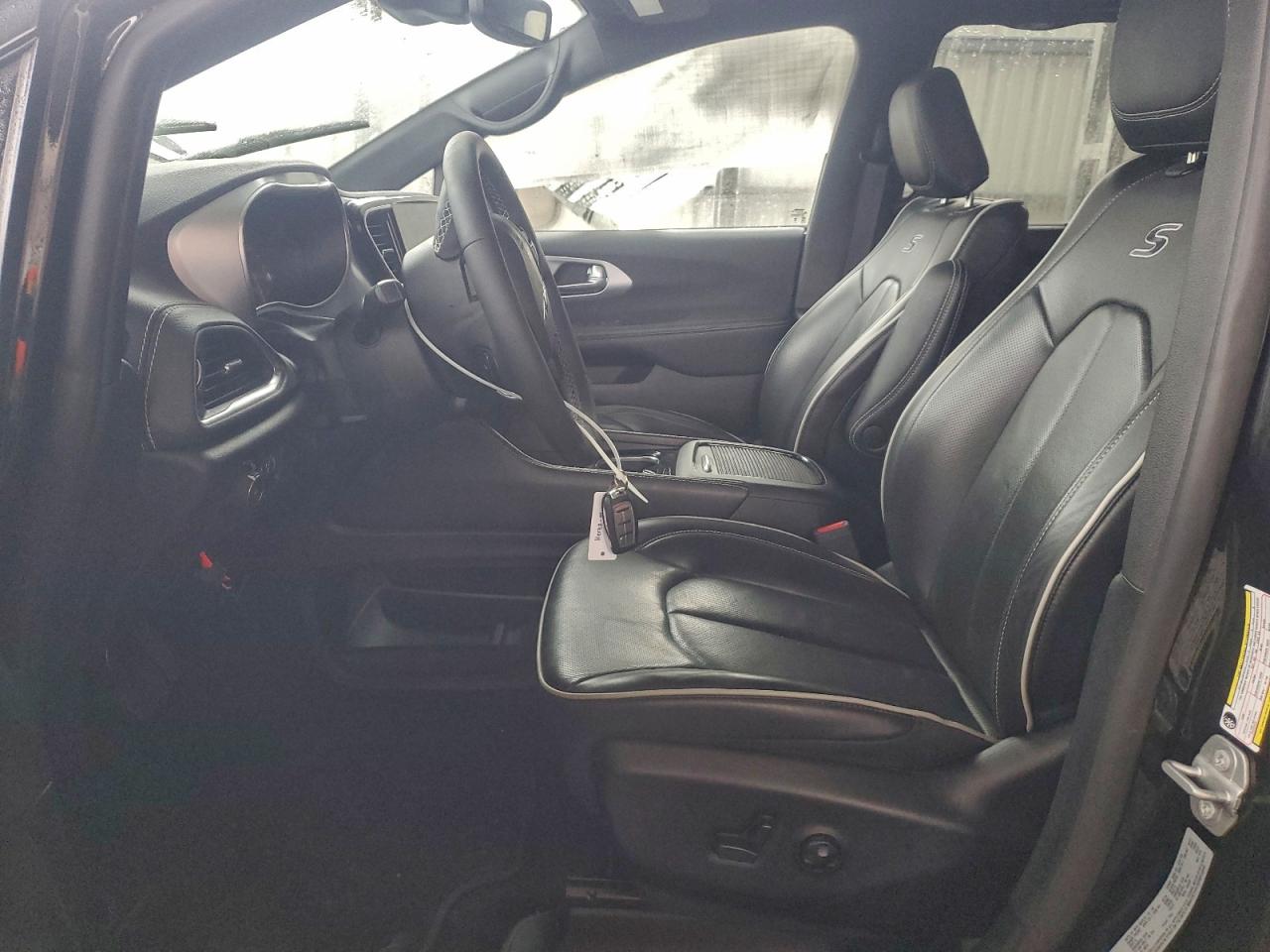 Chrysler Pacifica Limited Image 8