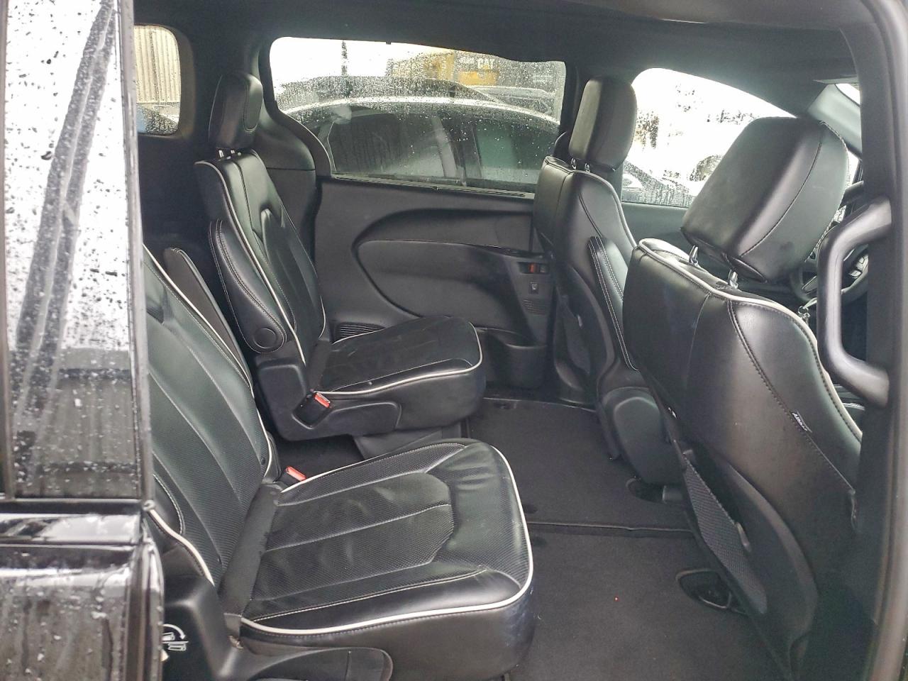 Chrysler Pacifica Limited Image 9