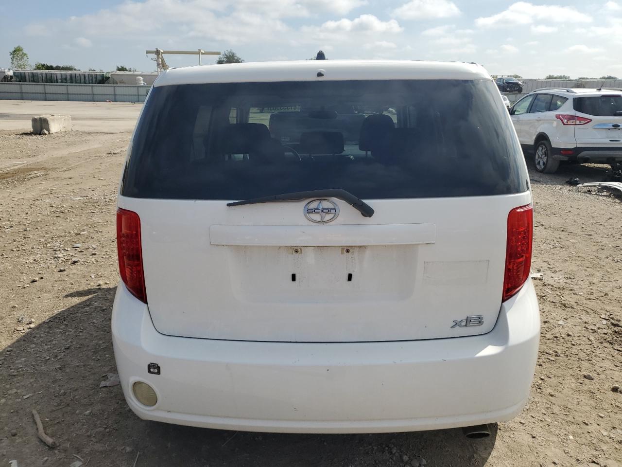 Toyota Scion Xb Image 8