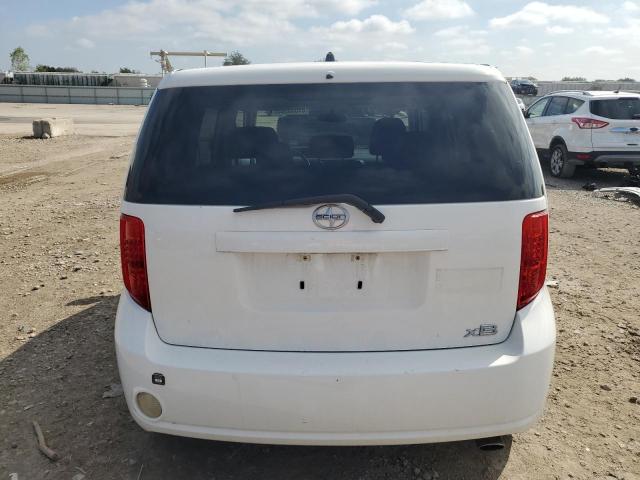 Toyota Scion Xb Image 8