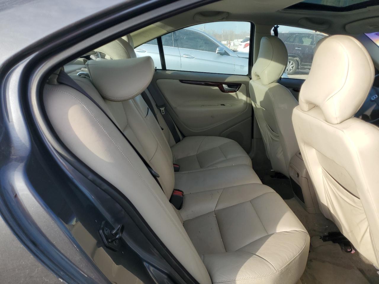 Volvo S60 2.5t Image 8