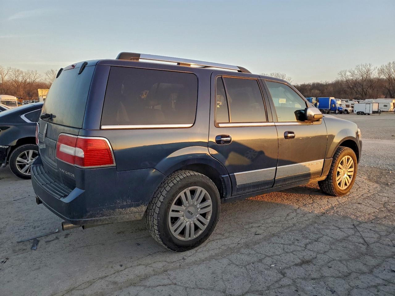 Lincoln Navigator Image 2