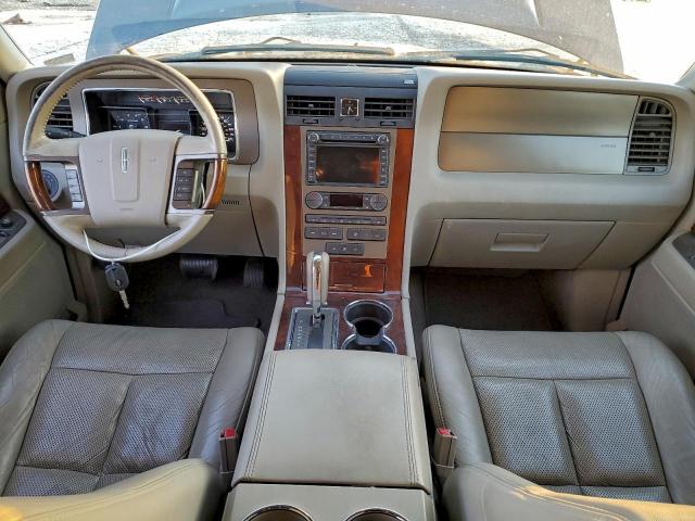 Lincoln Navigator Image 6