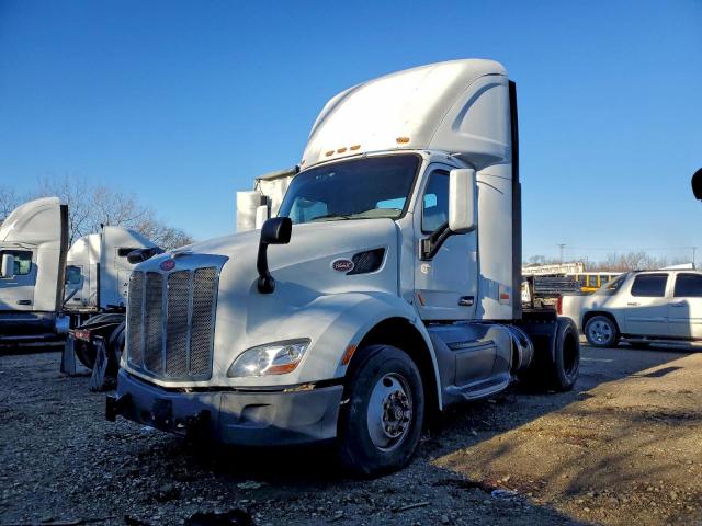 Peterbilt 579 Image 2