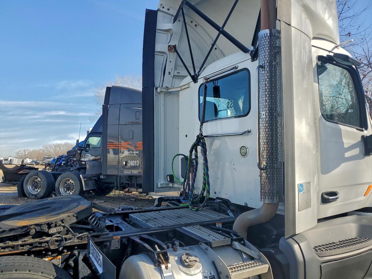 Peterbilt 579 Image 9