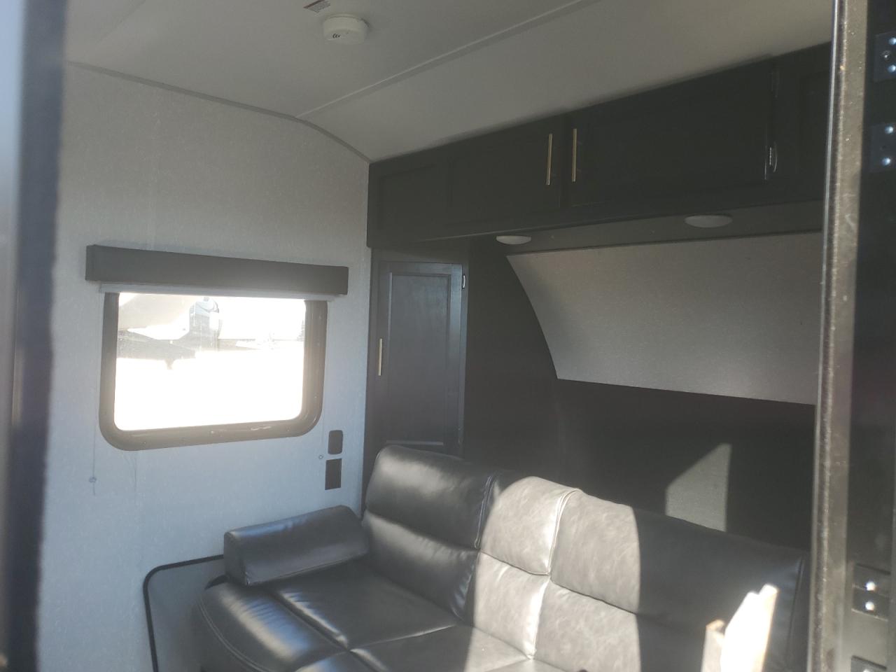 Cherokee Grey Wolf Image 3